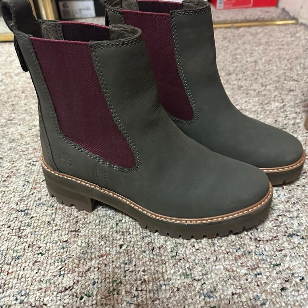Tom’s Women's Olive and Burgundy Boots